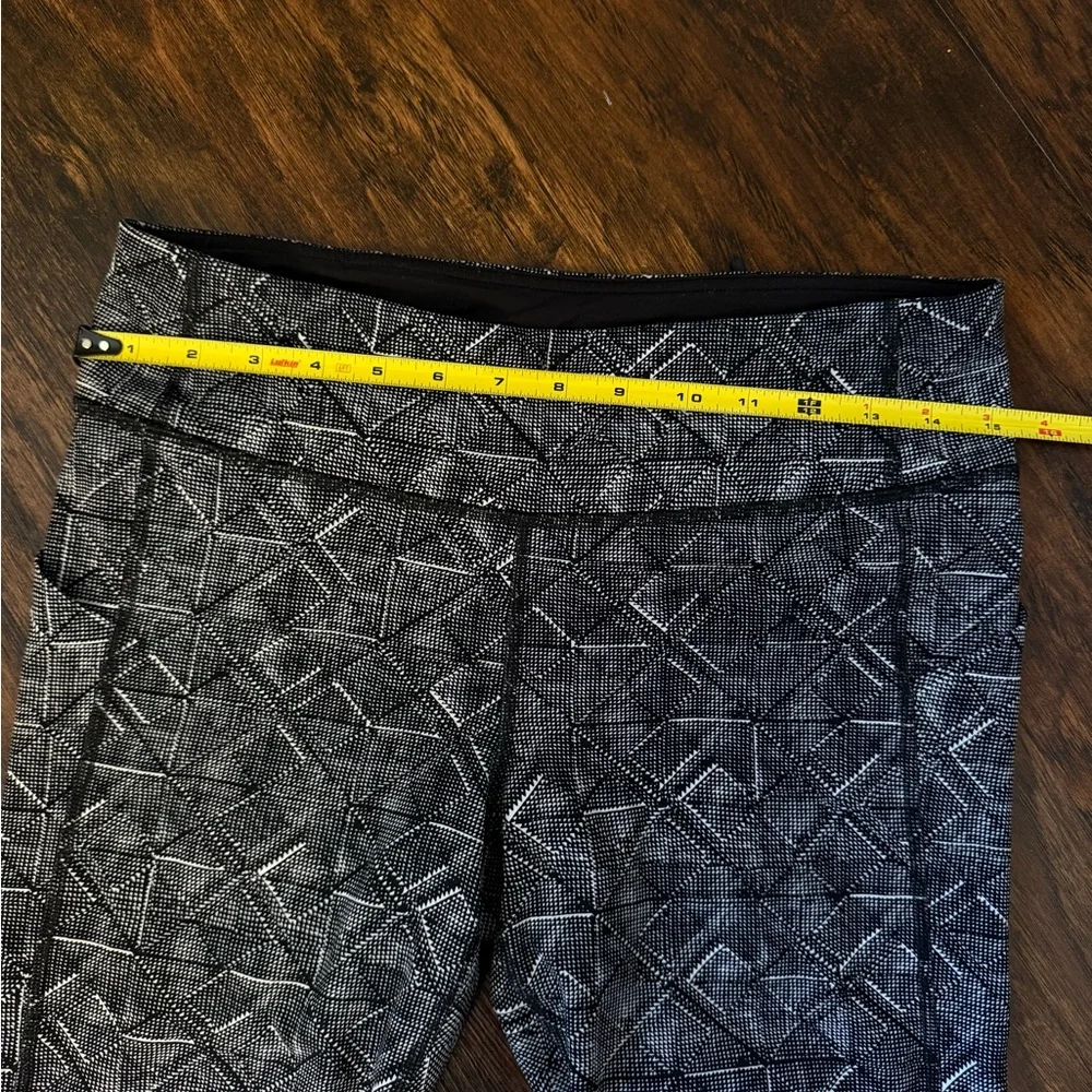 Lululemon Pace Rival Crop White Black Legging with Pockets sz 8 Athleisure Yoga